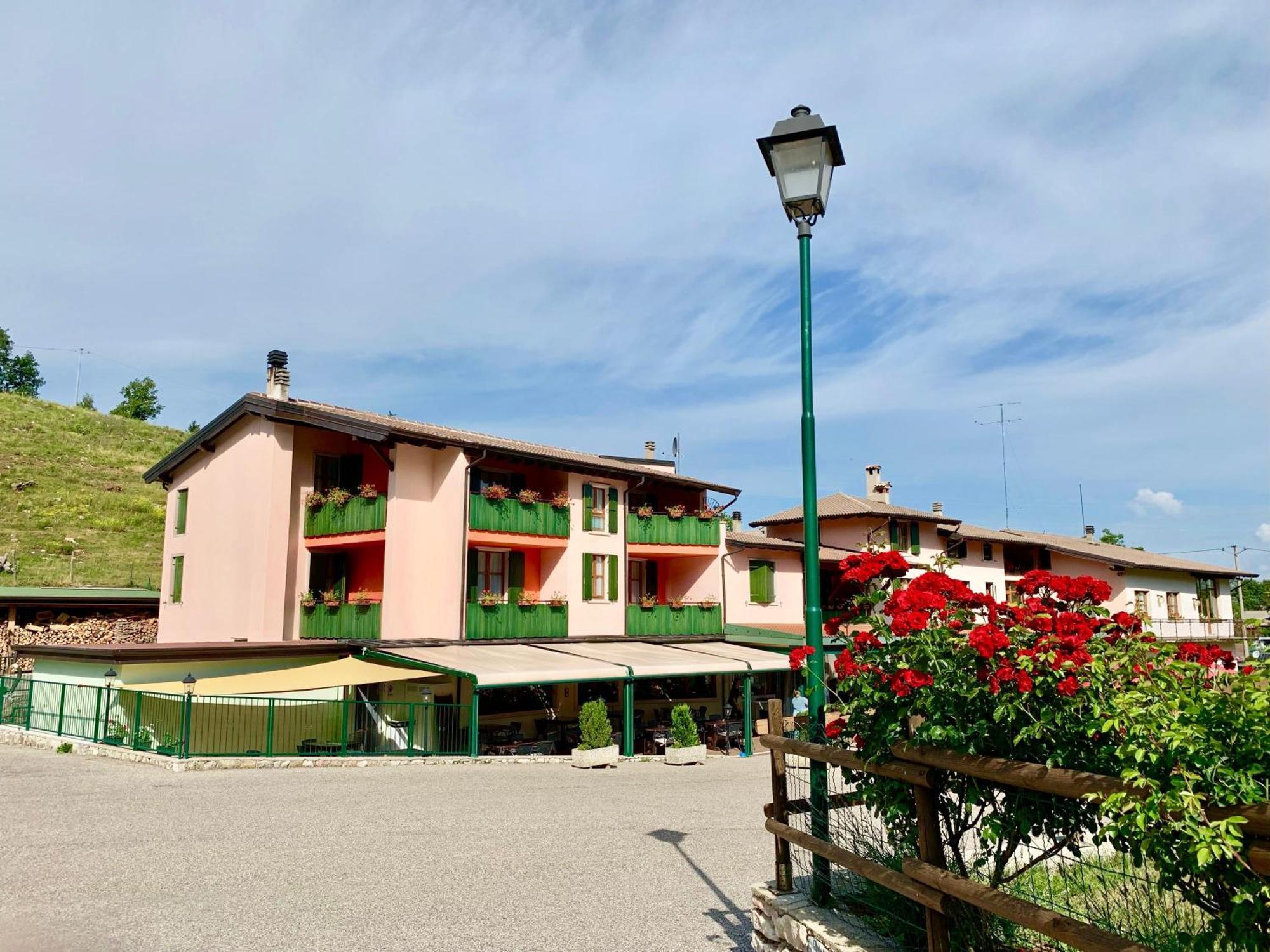Hotel Edelweiss San Zeno di Montagna Extérieur photo
